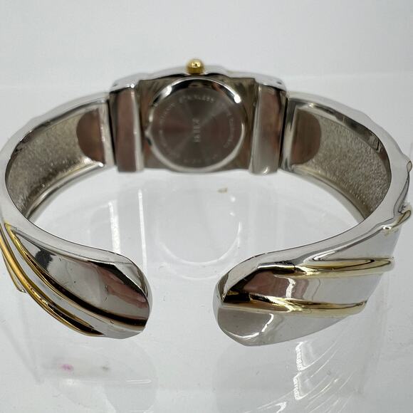 Vivani Womens Two Tone Stainless Quartz Bracelet Watch Works New Battery - Picture 5 of 7